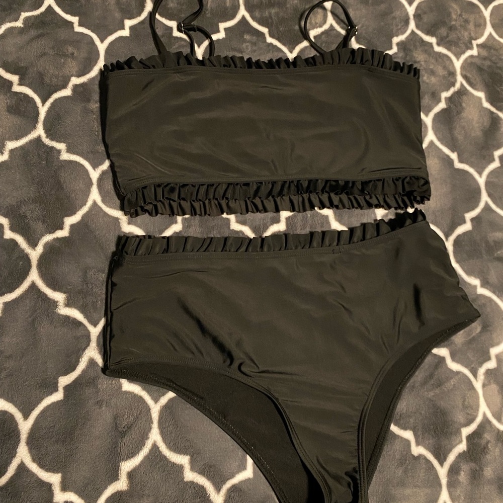 Cute Black 2 Piece Bikini Set With Little Ruffles